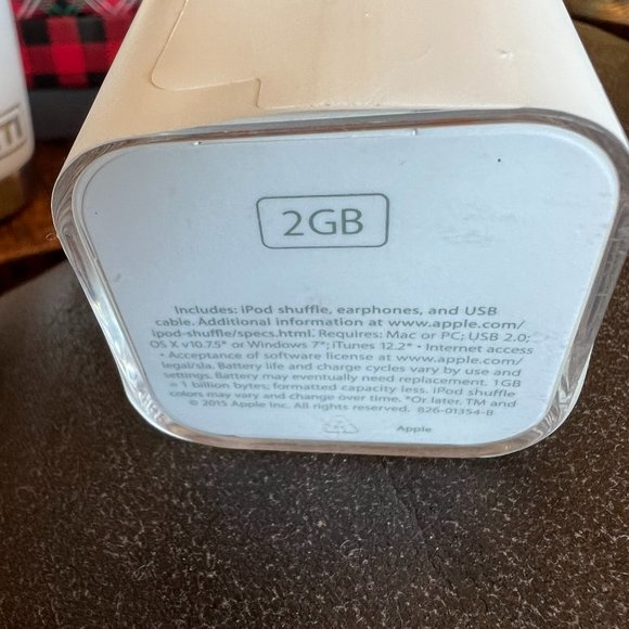 Going out of town for summer - Make offer/Bundle - Apple iPod Shuffle 2GB - Picture 3 of 3
